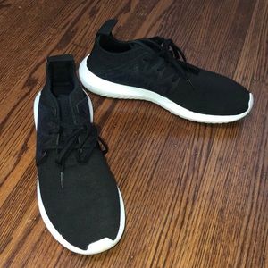 Adidas black tennis shoes